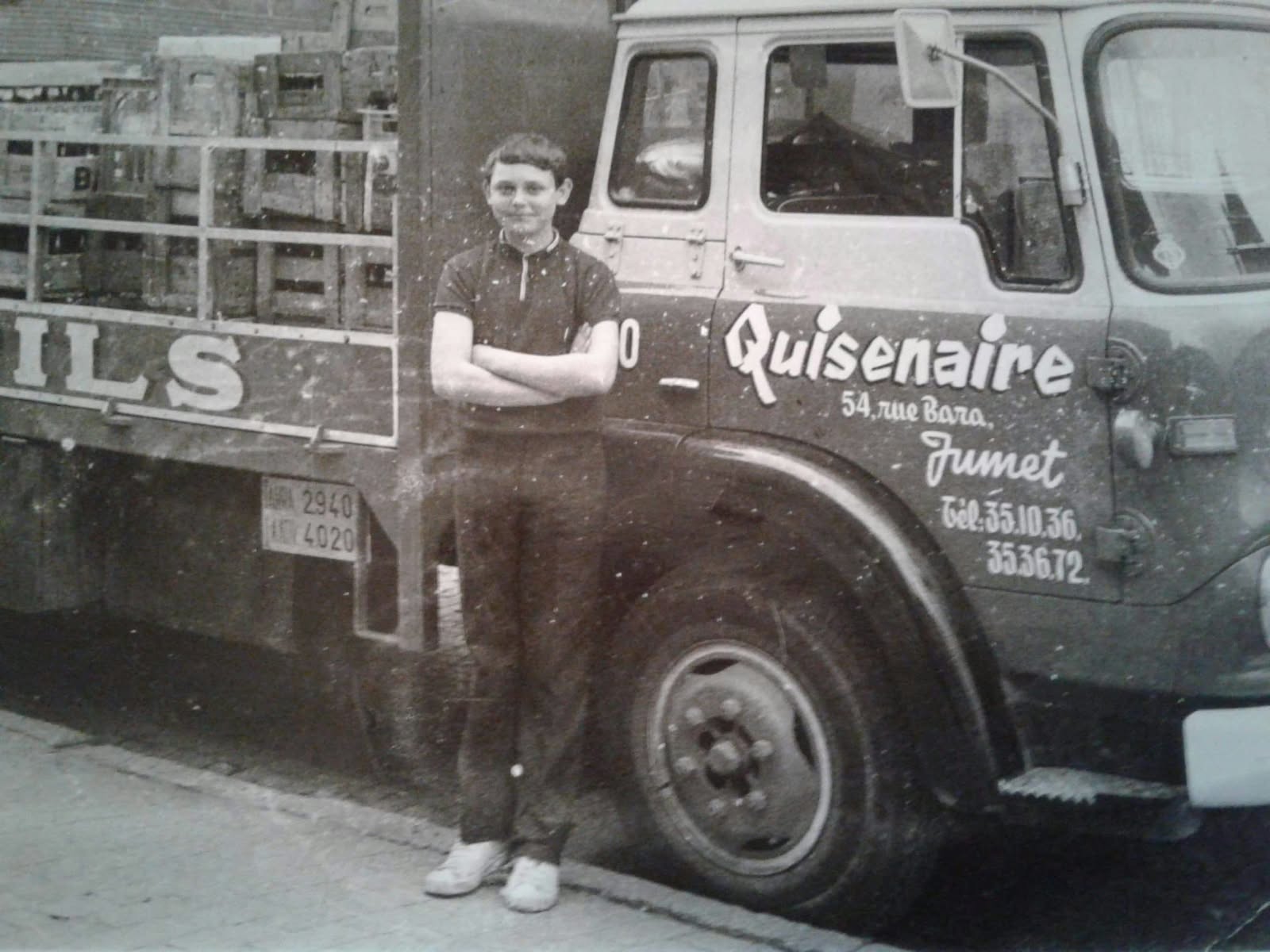 Le père de Boris enfant devant le camion de la Brasserie Quisenaire
