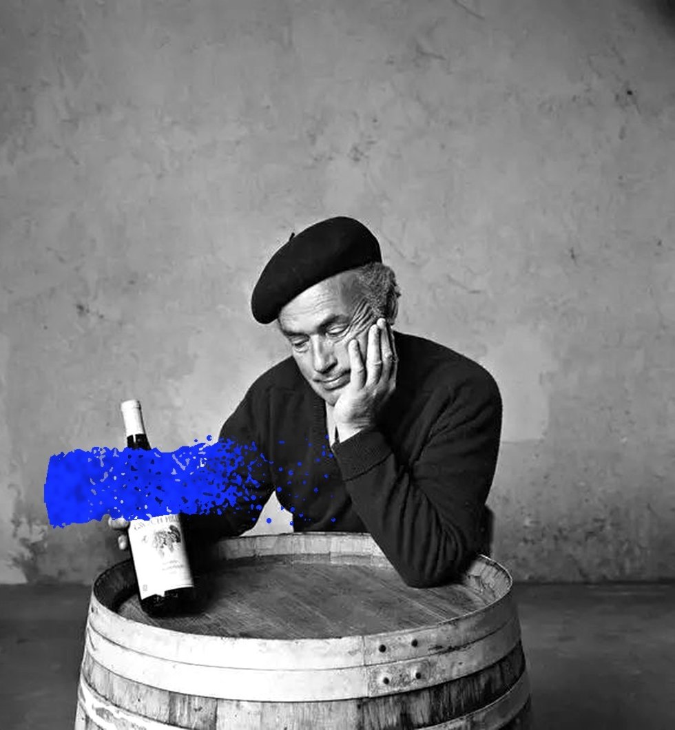 Une bouteille gardée pour une grande occasion, avec un trait bleu peint sur la photographie
